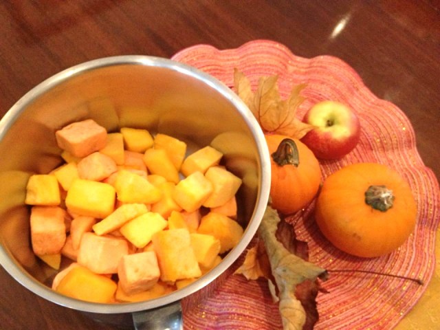 pumpkin and apple slices in pot