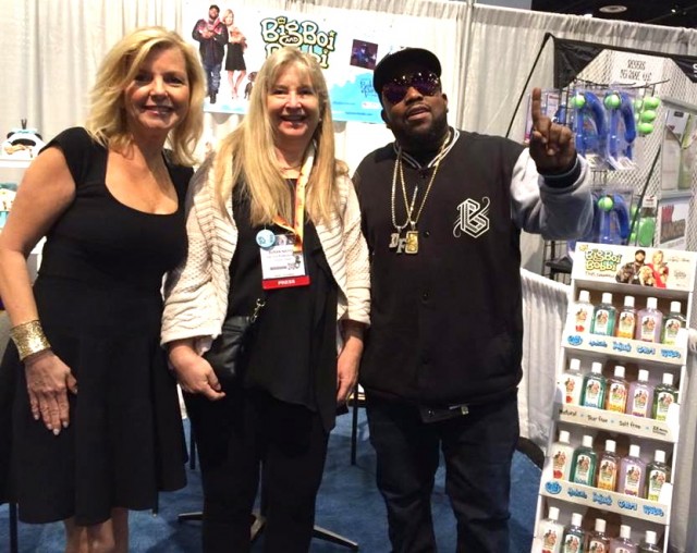 bobbi, big boi and susie at WWE dog beds booth at global pet expo