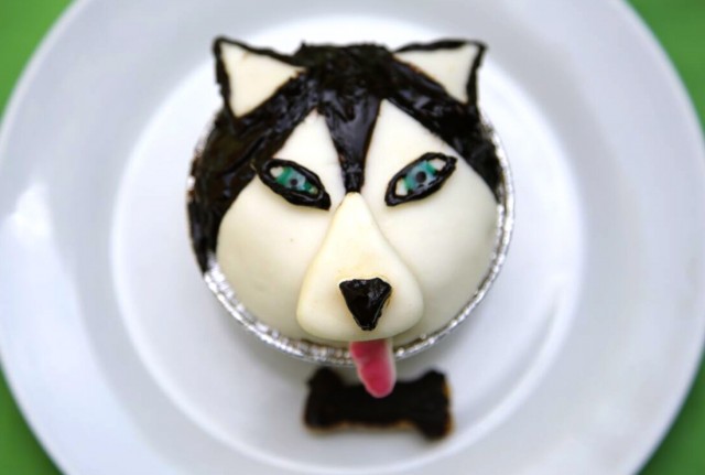 Dog Licks husky cupcake finished on white plate with green table cloth