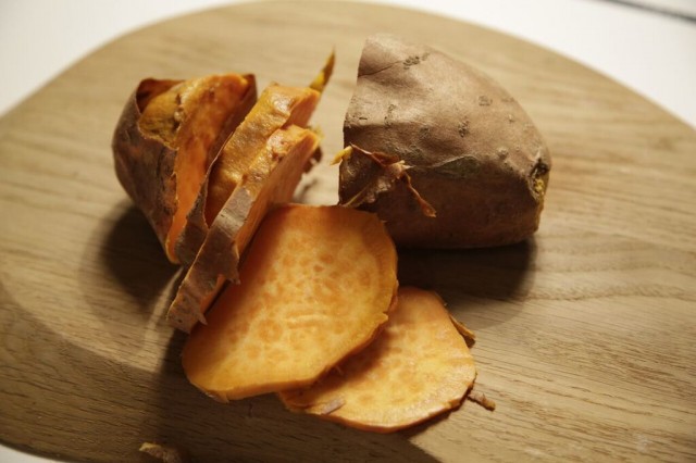 cut-sweet-potato-into-circles-for-dog-licks-sweet-potato-pups