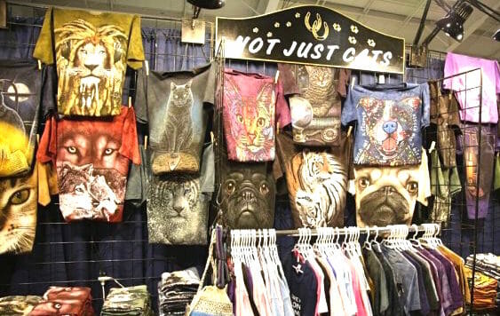 not-just-cats-t-shirt-booth-at-the-toronto-christmas-pet-show-day-2-640x426